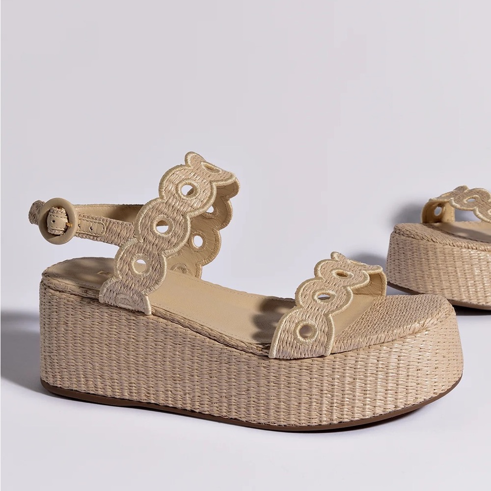 🆕Larroude Florence Broderie Flatforms In Natural Raffia